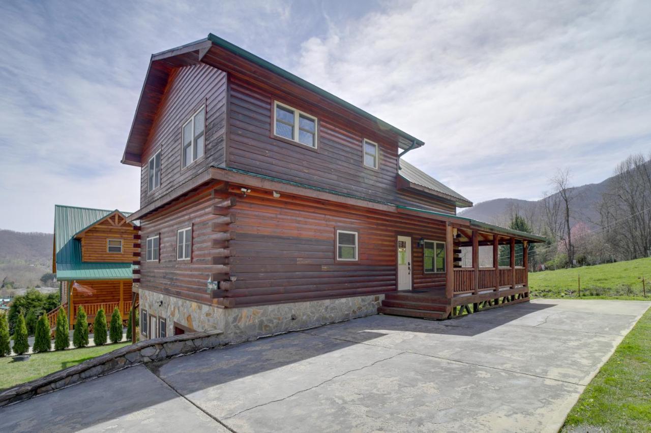 Maggie Valley Cabin With Private Hot Tub And Game Room Exterior photo